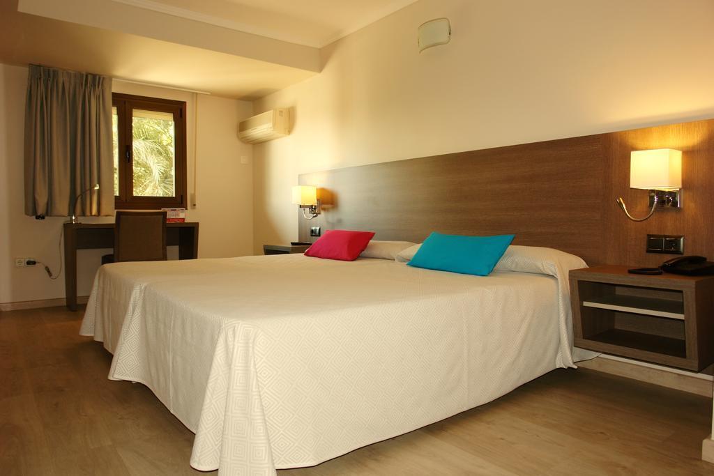 Avenida Plaza Hotel 3*